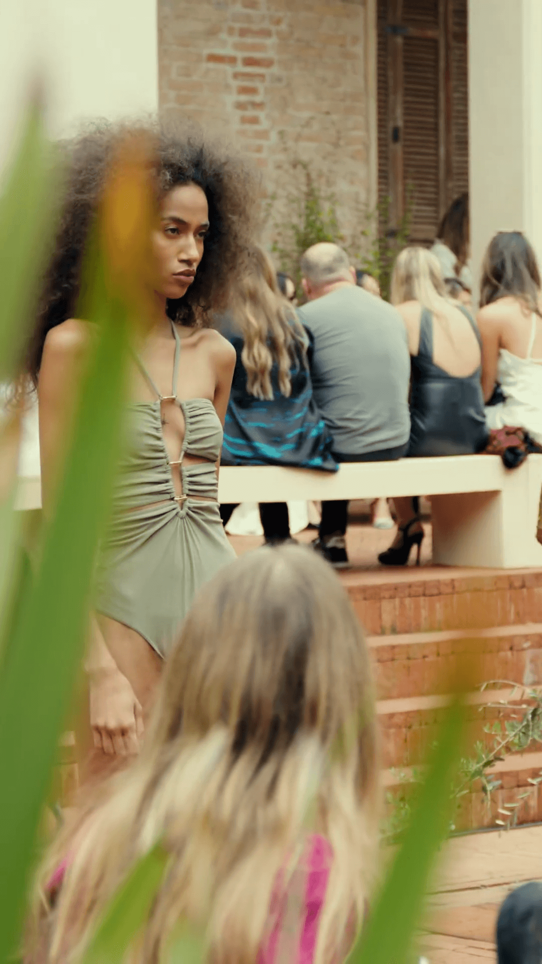 La Sirène × Ginger frame 8