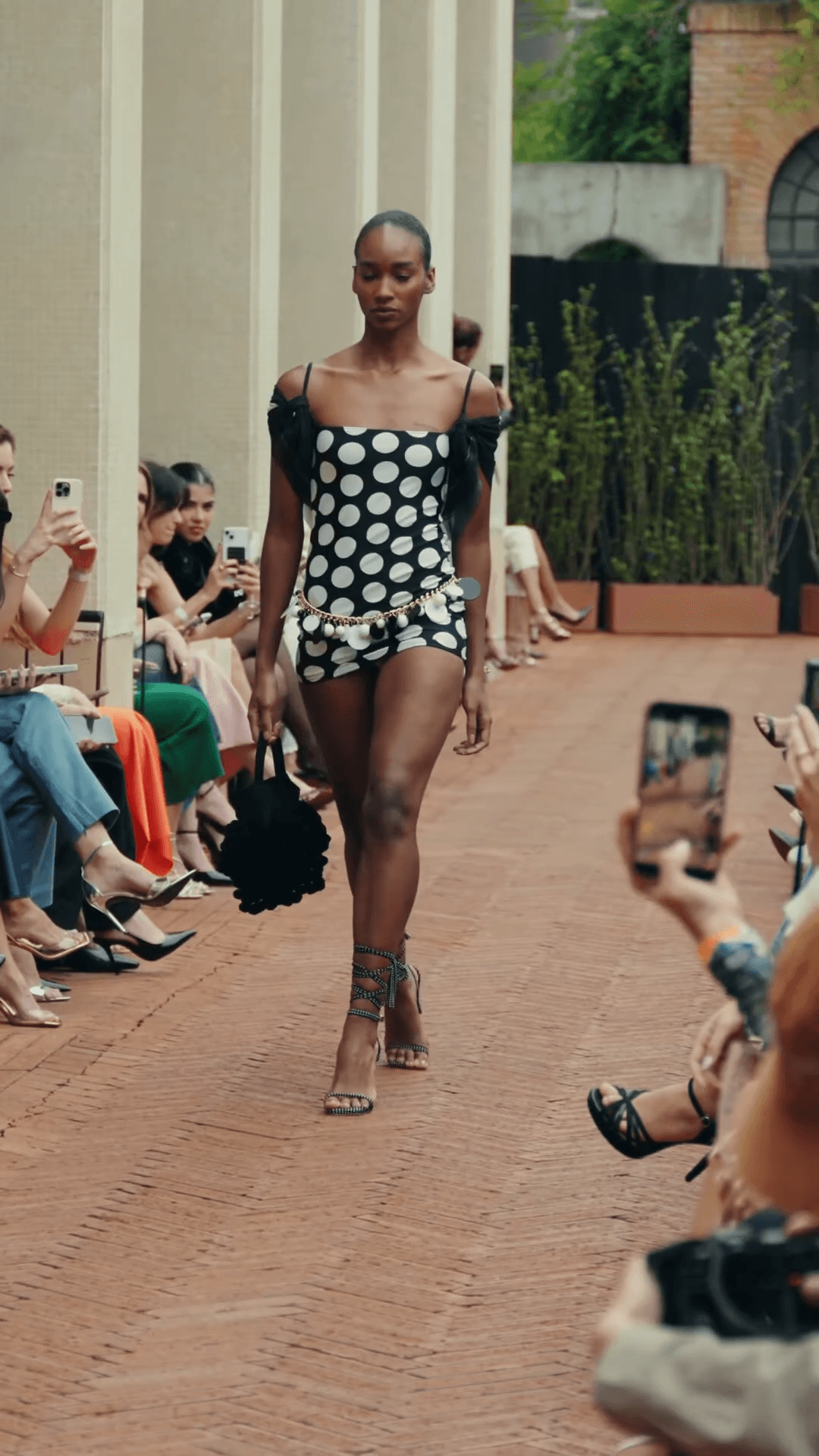 La Sirène × Ginger frame 11