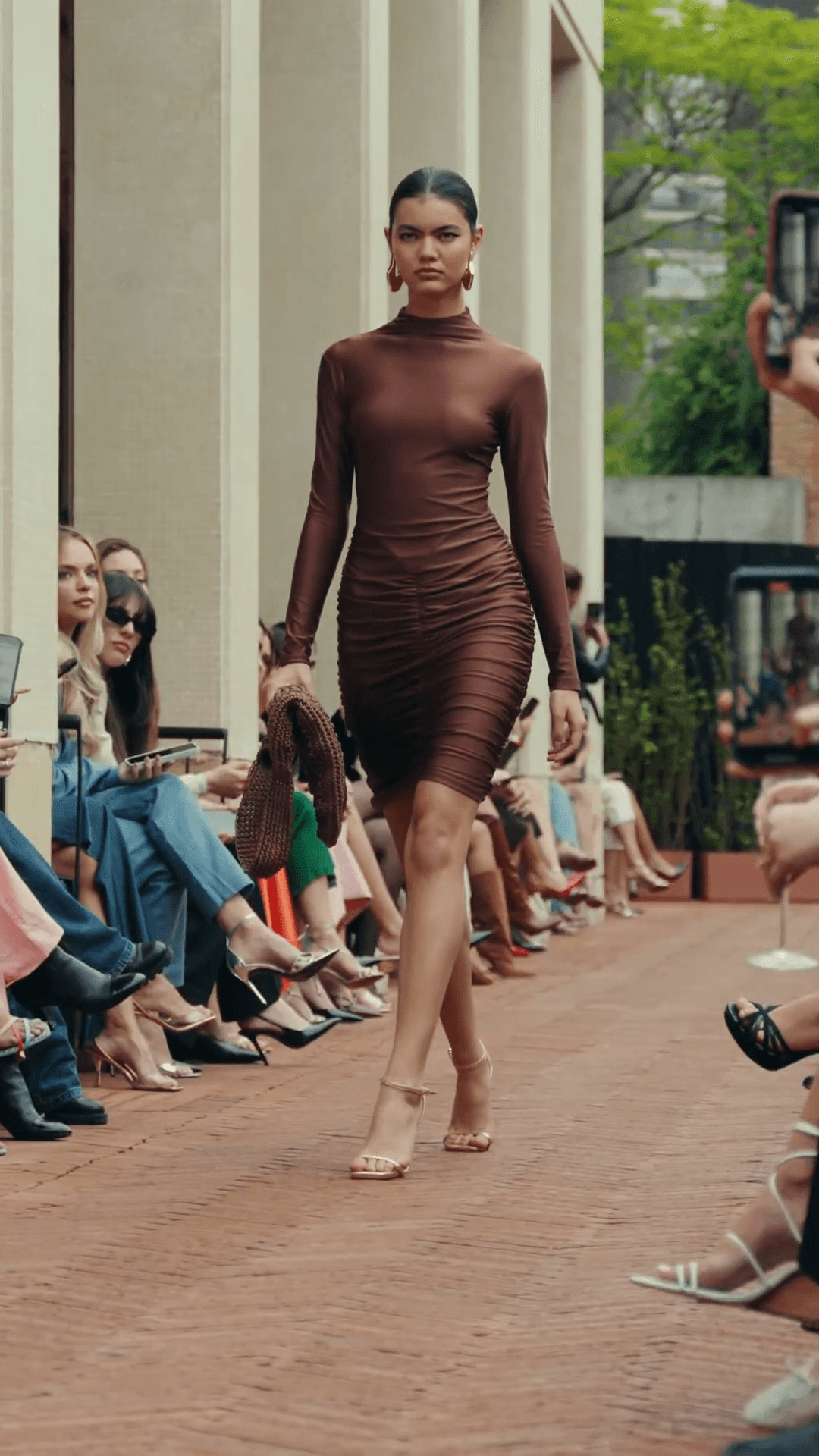 La Sirène × Ginger frame 14