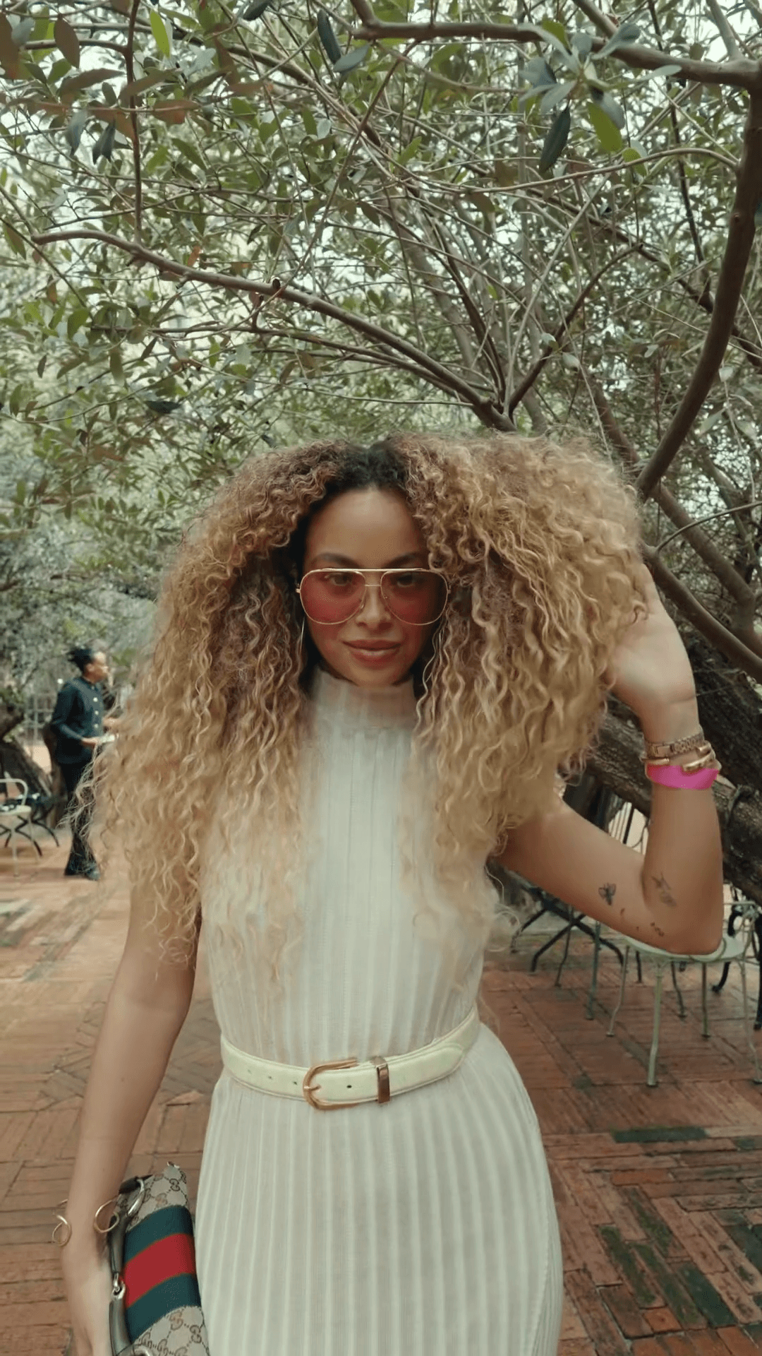 La Sirène × Ginger frame 15