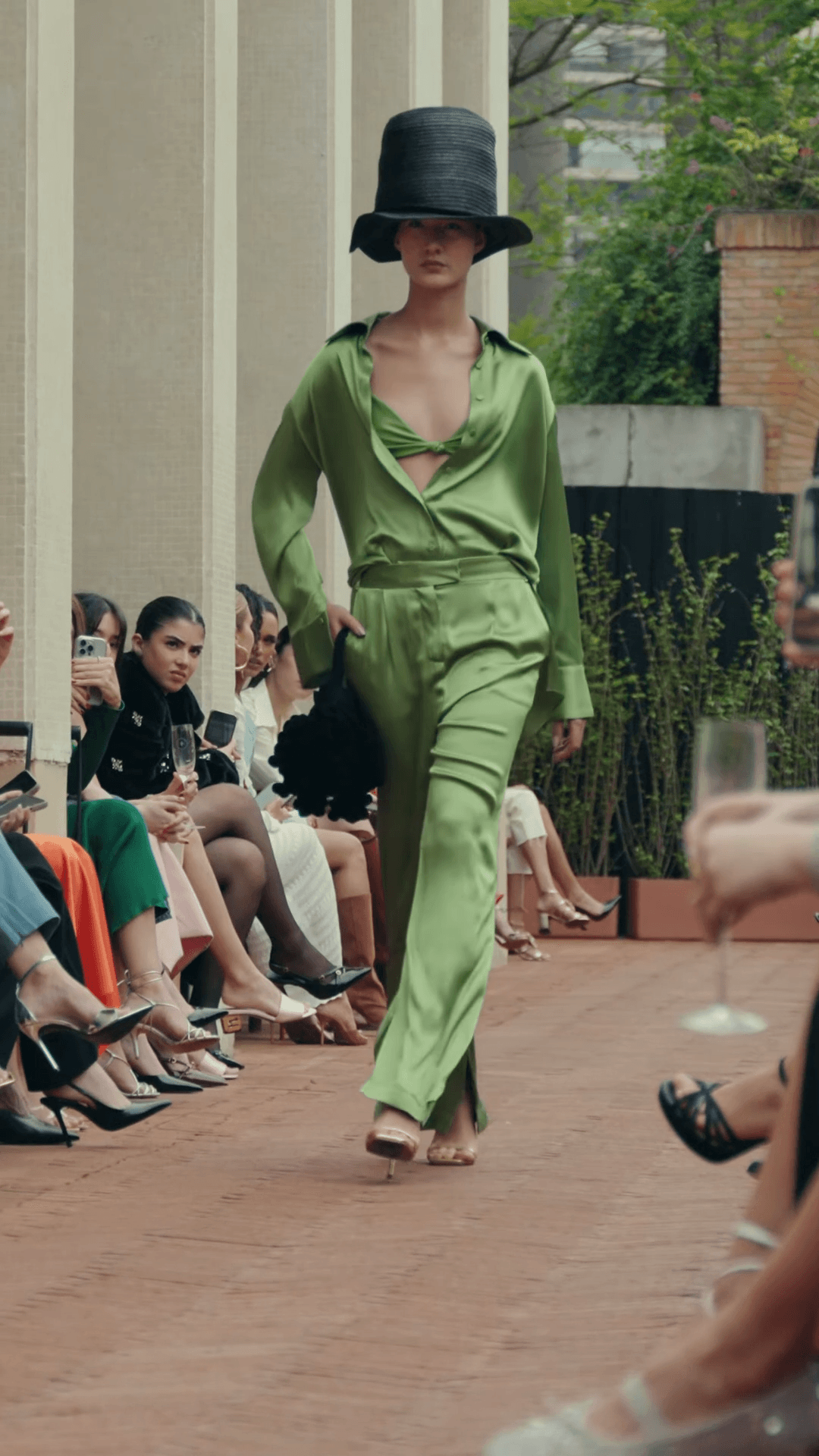 La Sirène × Ginger frame 16