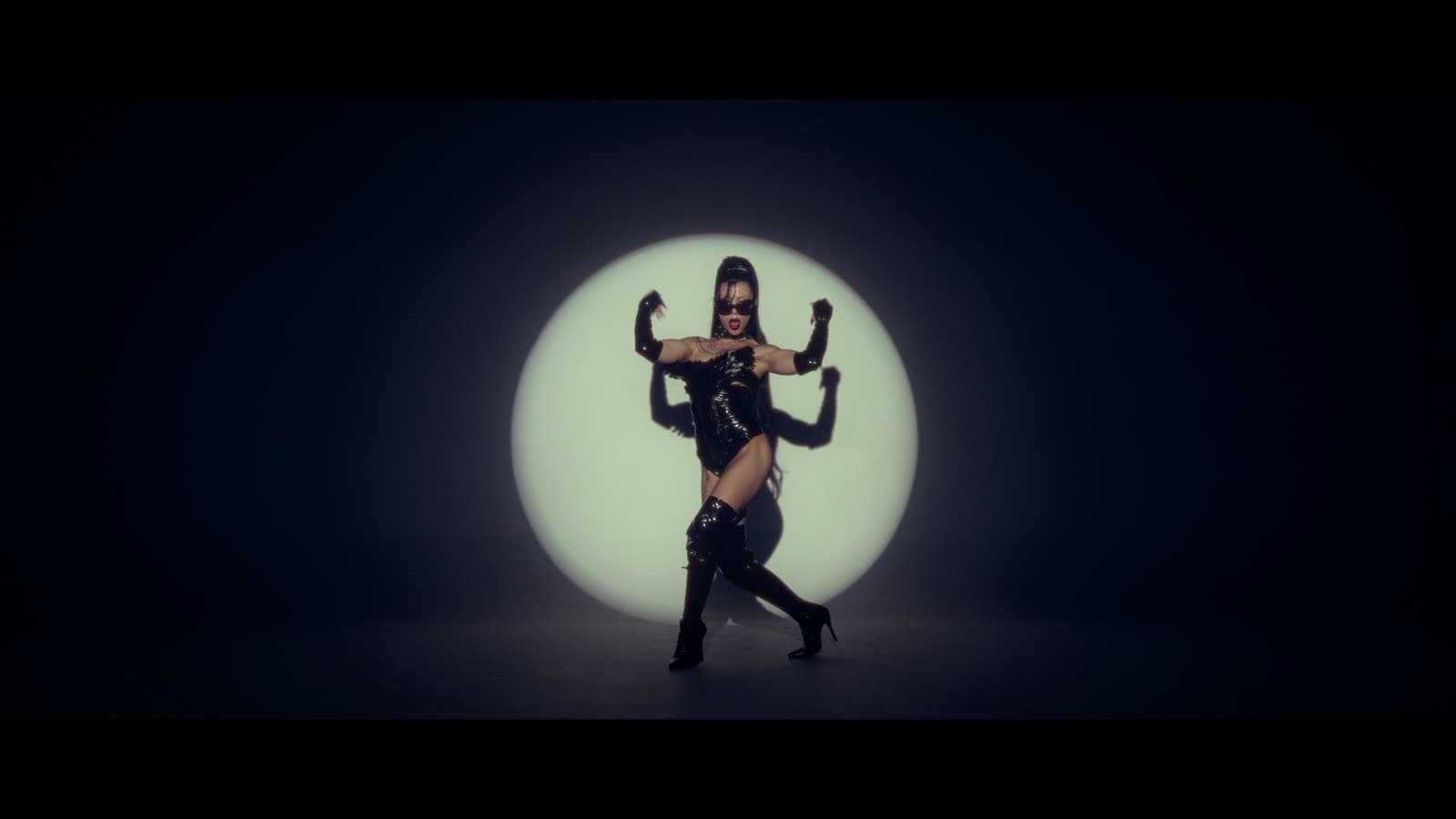 Voguing frame 33
